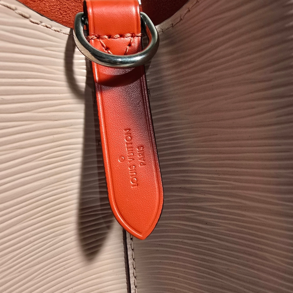 Louis Vuitton Pink Bucket Bag - Picture 3 of 11
